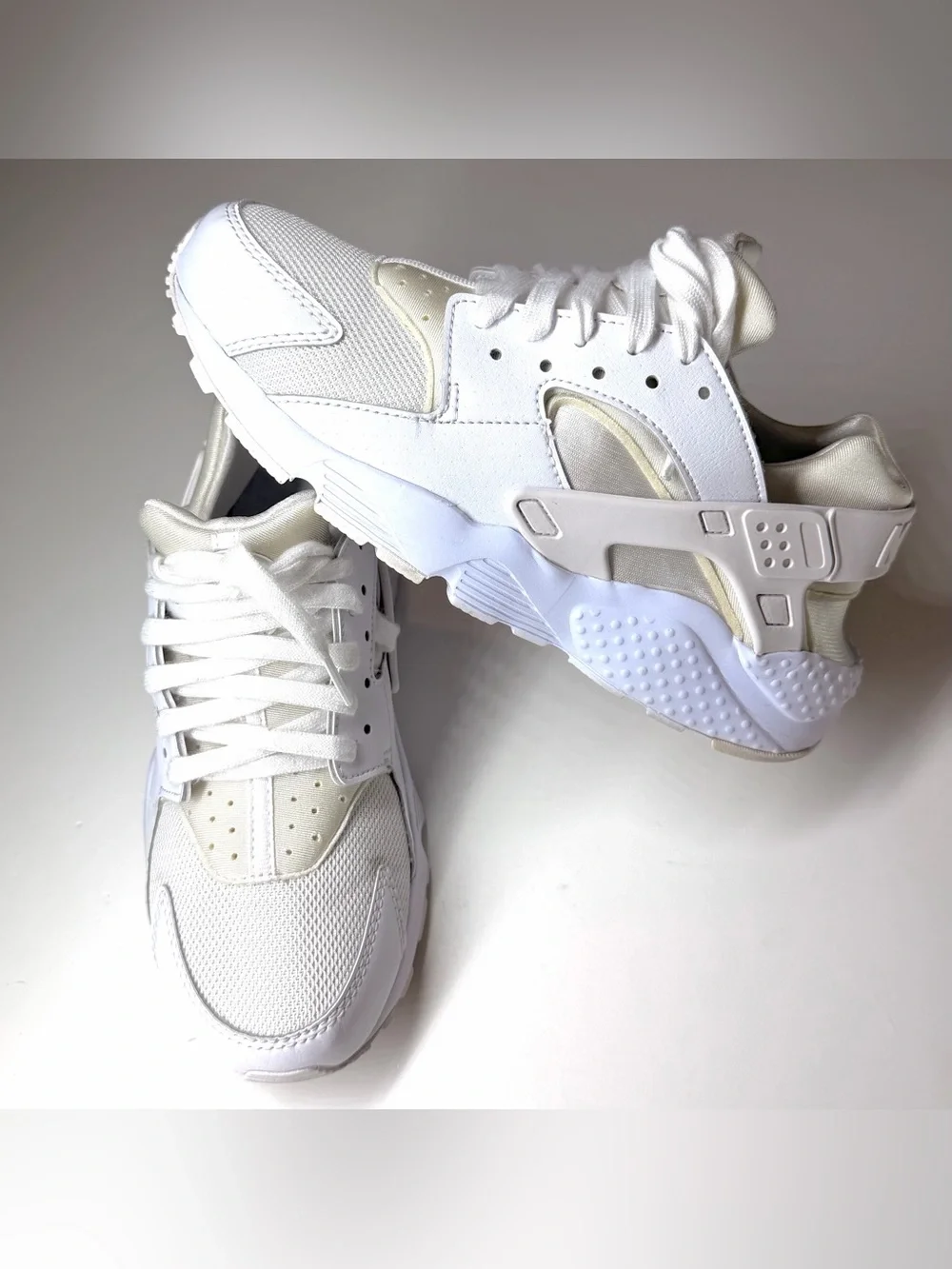 Nike Air Huarache Run (GS) Youth's Size 6.5 Y Sneakers Triple White